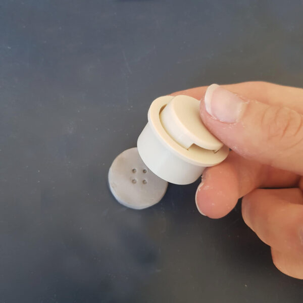 Emporte-pièce bouton + vidoir – Image 1