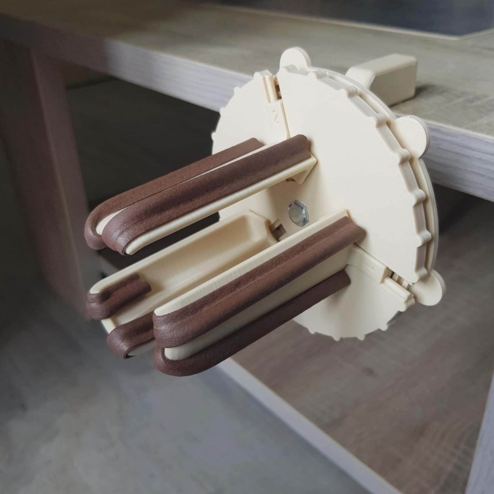 Pince de poterie multifonctions